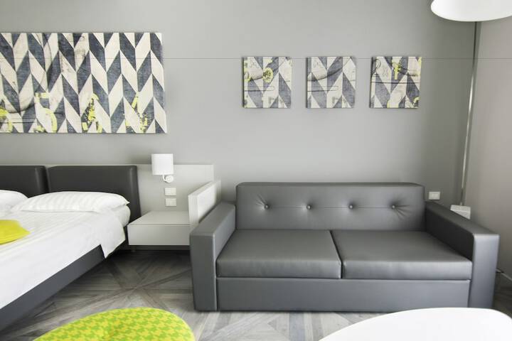 Room 9 of 37