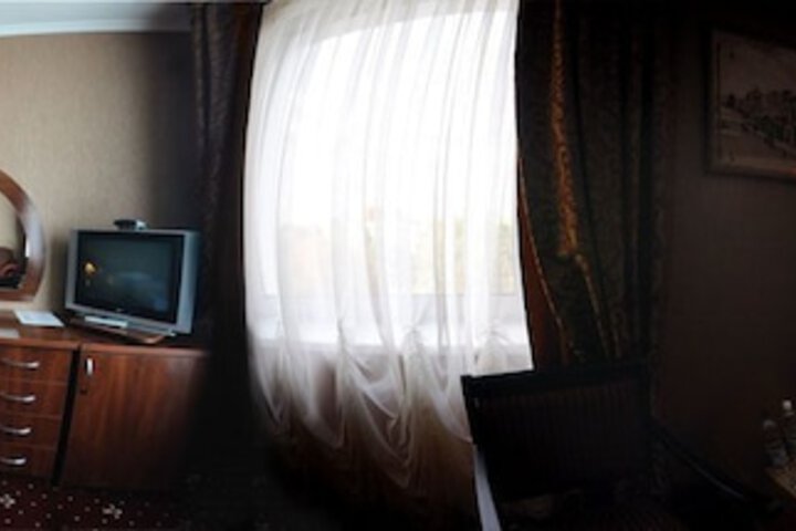 Room 4 of 40