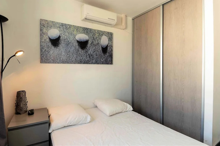 Room 2 of 9