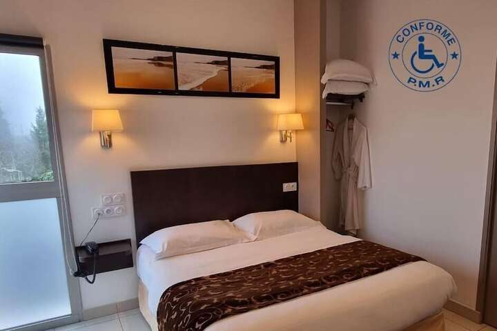 Room 13 of 28