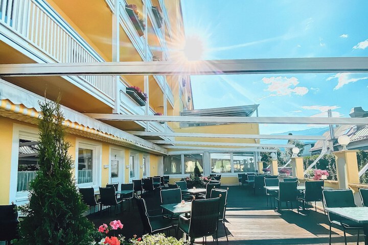 Sundeck 46 of 47