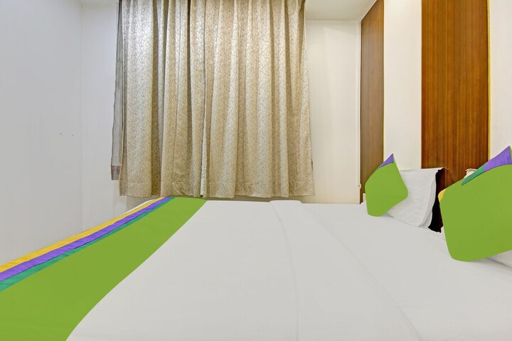 Room 9 of 38