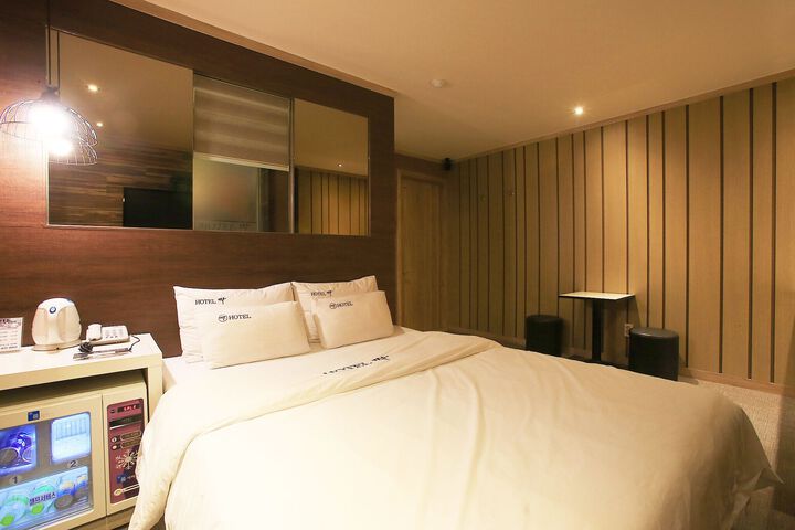Room 36 of 121