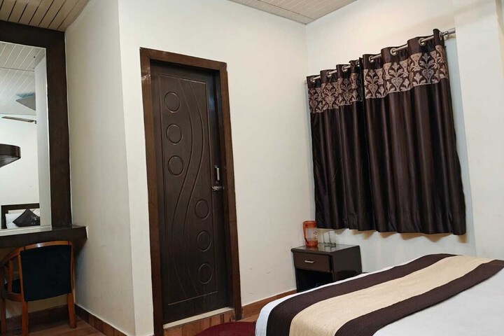 Room 14 of 38