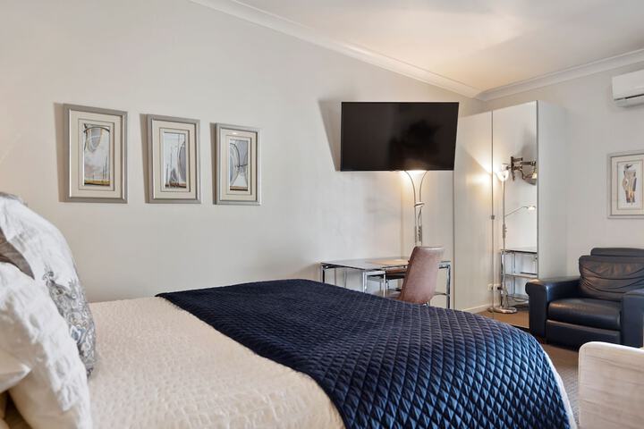 Room 3 of 20