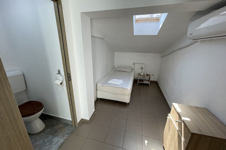 Room 63 of 109