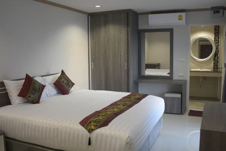 Room 2 of 38
