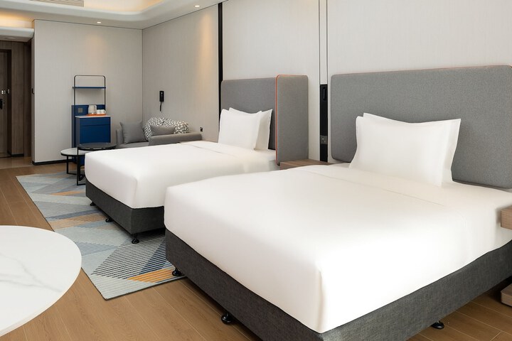 Room 3 of 52