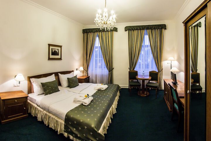 Room 2 of 90