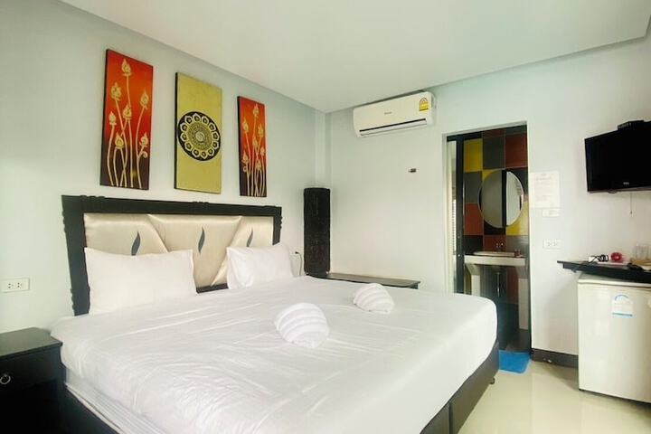Room 3 of 8