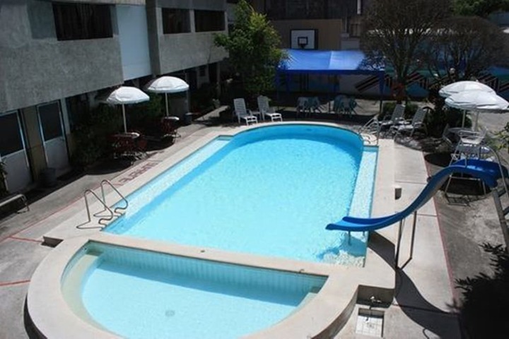 Hotel Pool