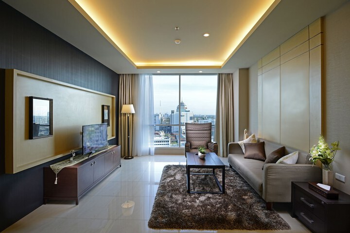 Room 13 of 34