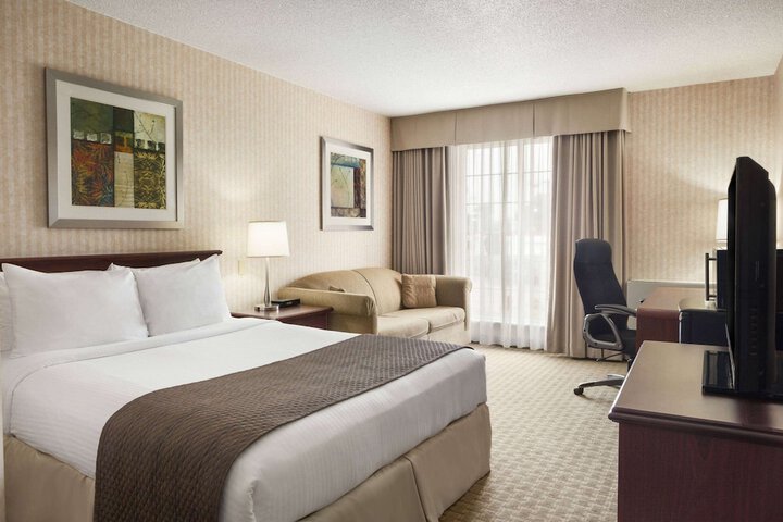 1 Queen Bed Deluxe Room (3 of 3)