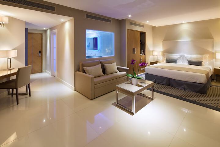 Room 4 of 36