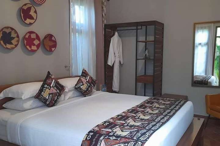 Room 3 of 48