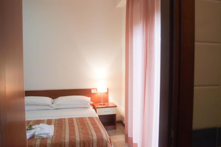 Room 10 of 41