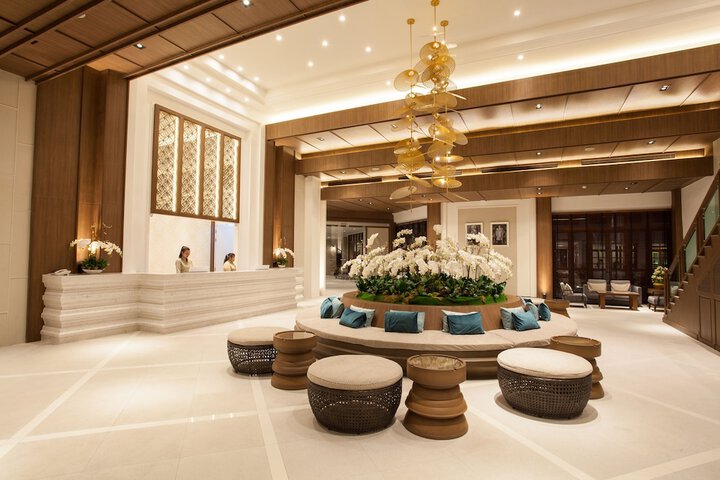 Entrance & Lobby