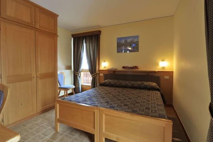 Room 8 of 44
