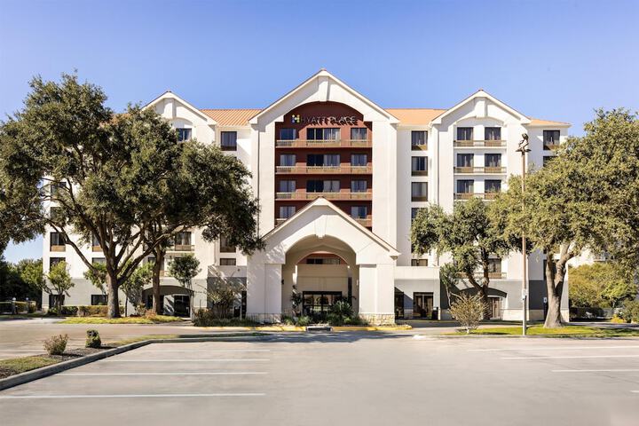 Hotel Entry