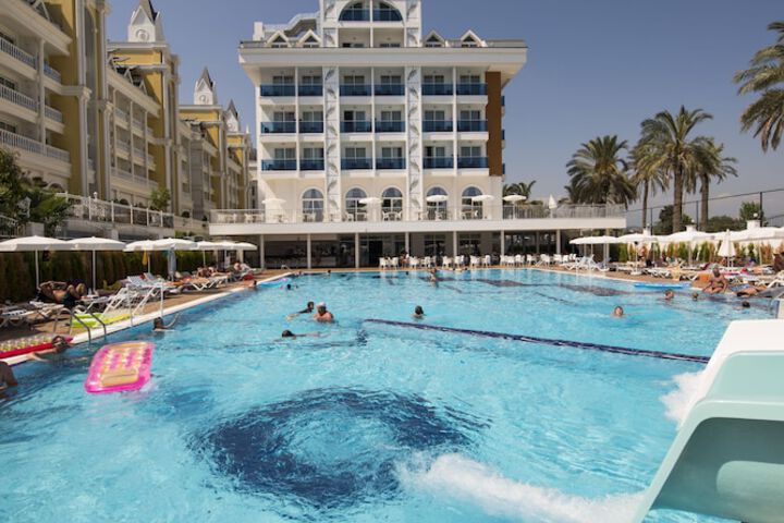 Hotel Pool