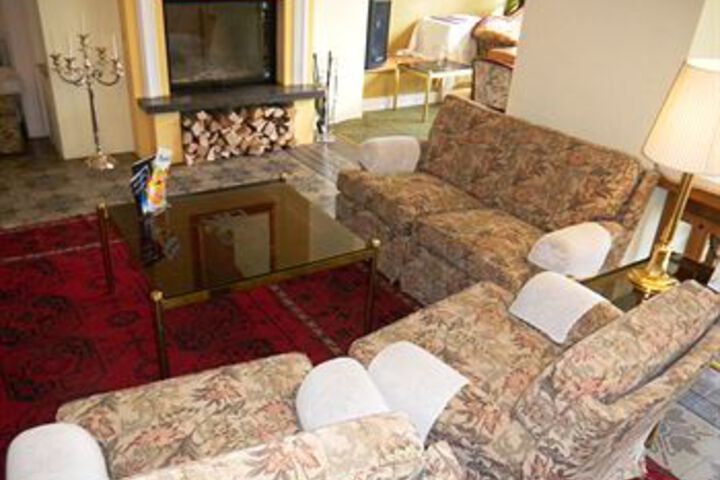 Lounge 72 of 108