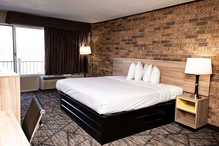 Room 4 of 10