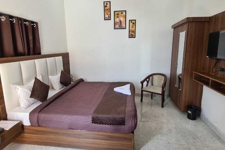 Room 6 of 19