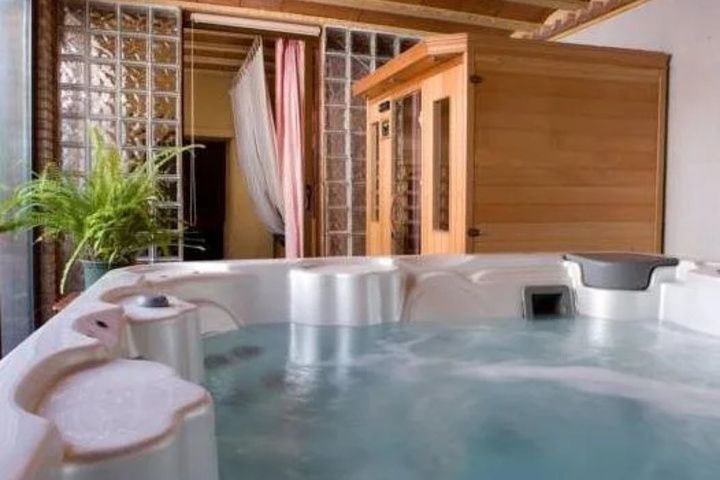 Hotel with Pool