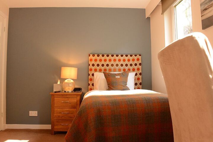 Room 10 of 93