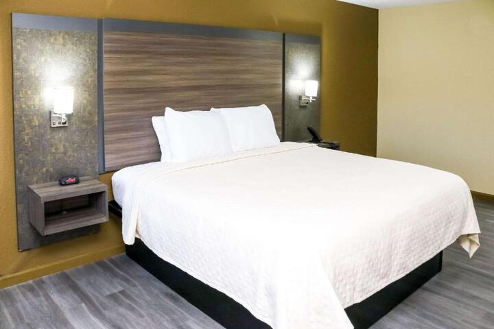 1 King Bed (3 of 3)