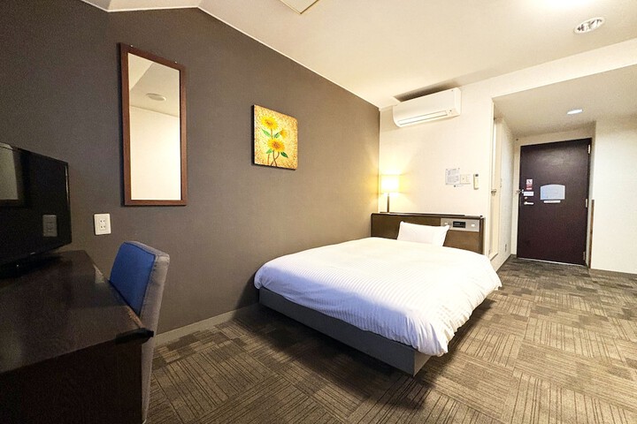 Room 8 of 26