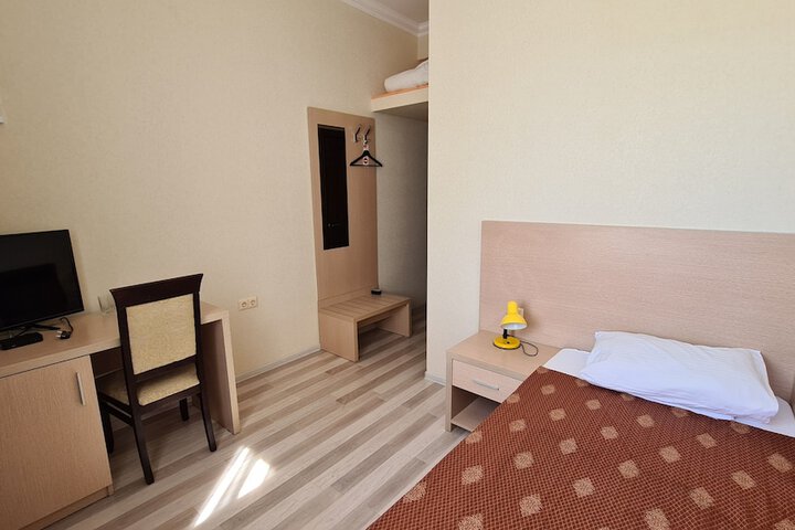 Room 12 of 66