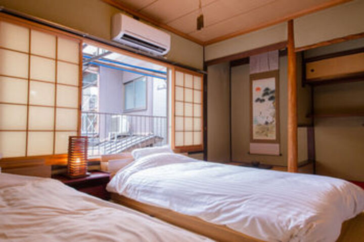 Room 9 of 20