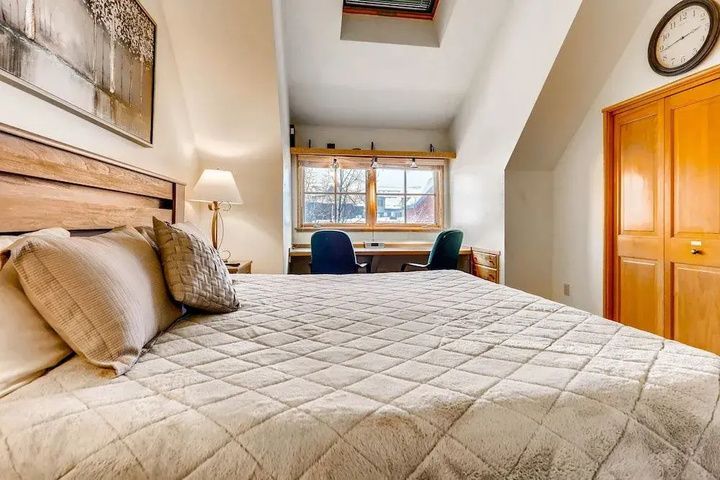 Room 2 of 16