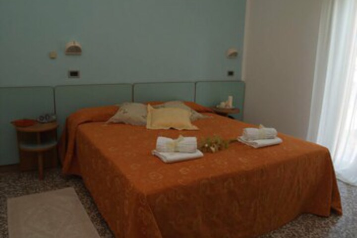 Room 26 of 29