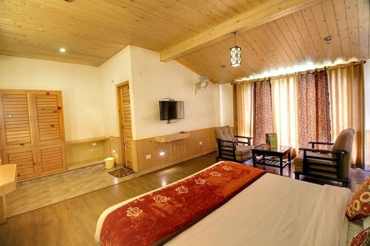 Room 5 of 12