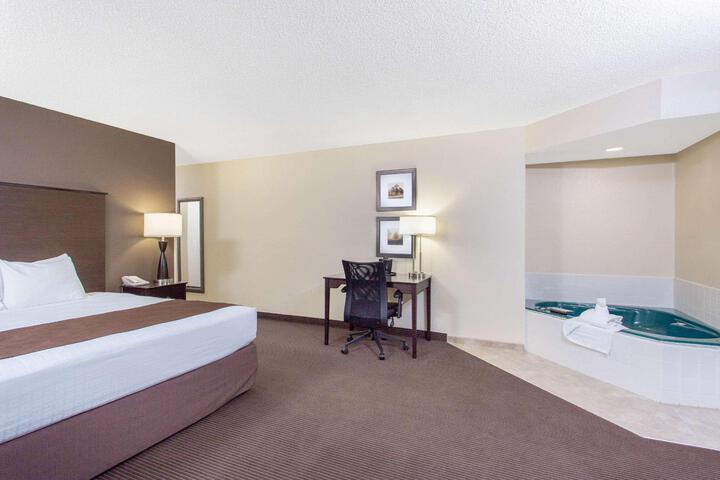1 King Bed (11 of 32)
