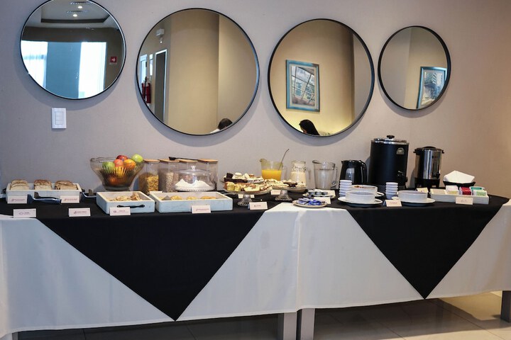 Breakfast/Coffee Service 33 of 42