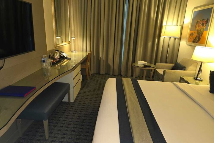 Room 9 of 26