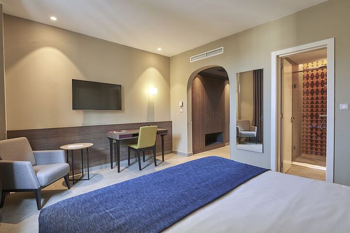 Room 8 of 27