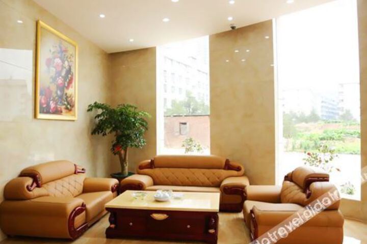 Yijia Business Hotel (Xincheng)