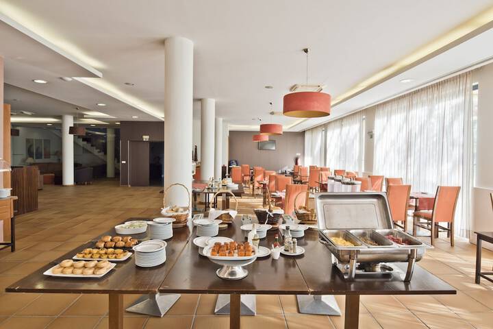 Breakfast/Coffee Service 72 of 102