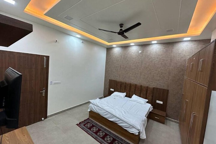 Room 9 of 36