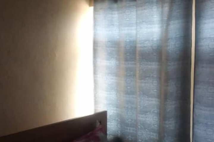 Room 4 of 8