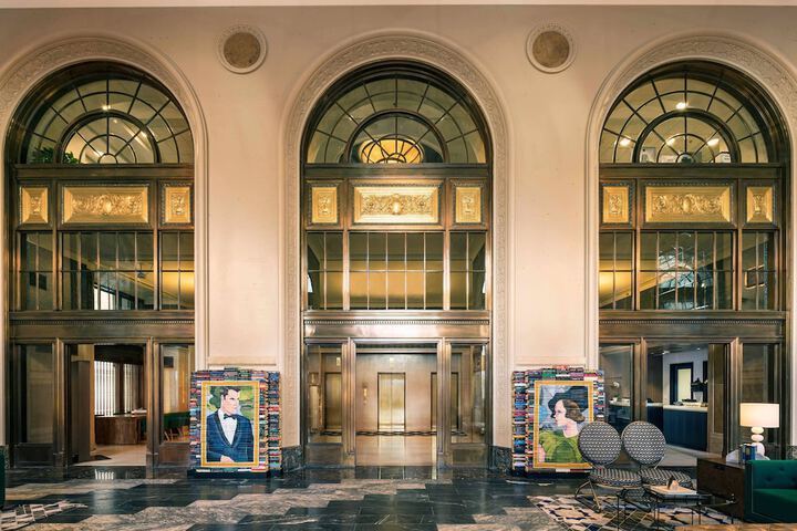 Lobby lounge