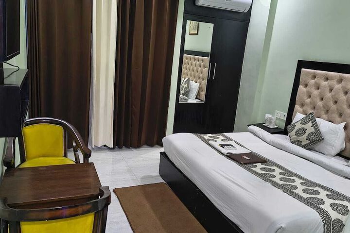 Room 9 of 39