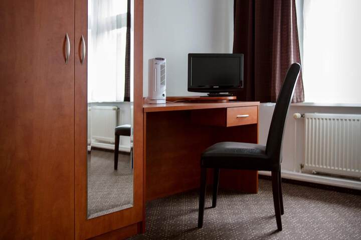 Room 11 of 29
