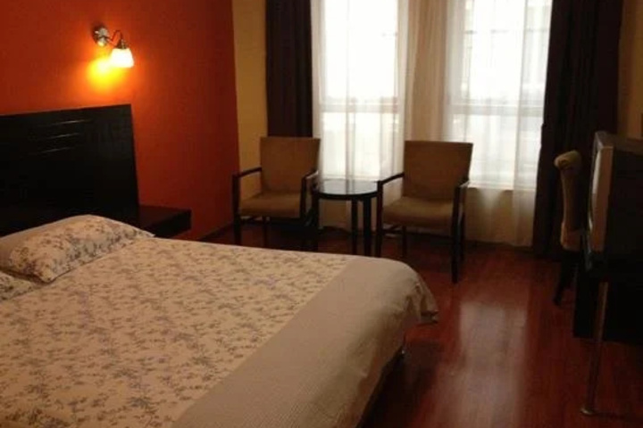Room 3 of 8
