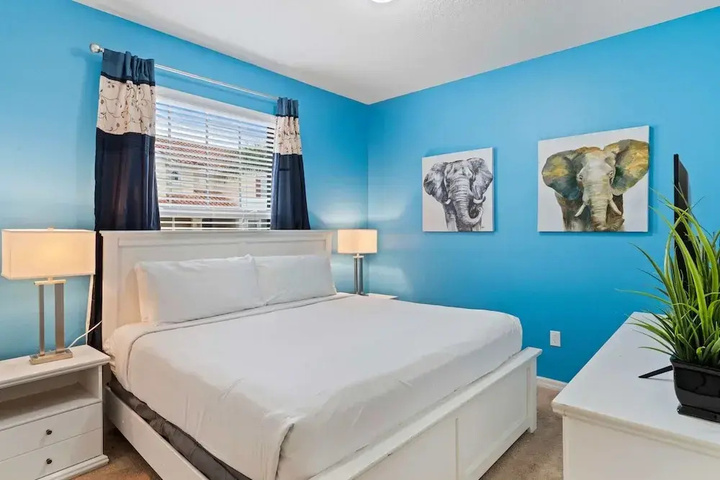 Room 4 of 23