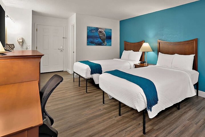 2 Double Beds (7 of 9)